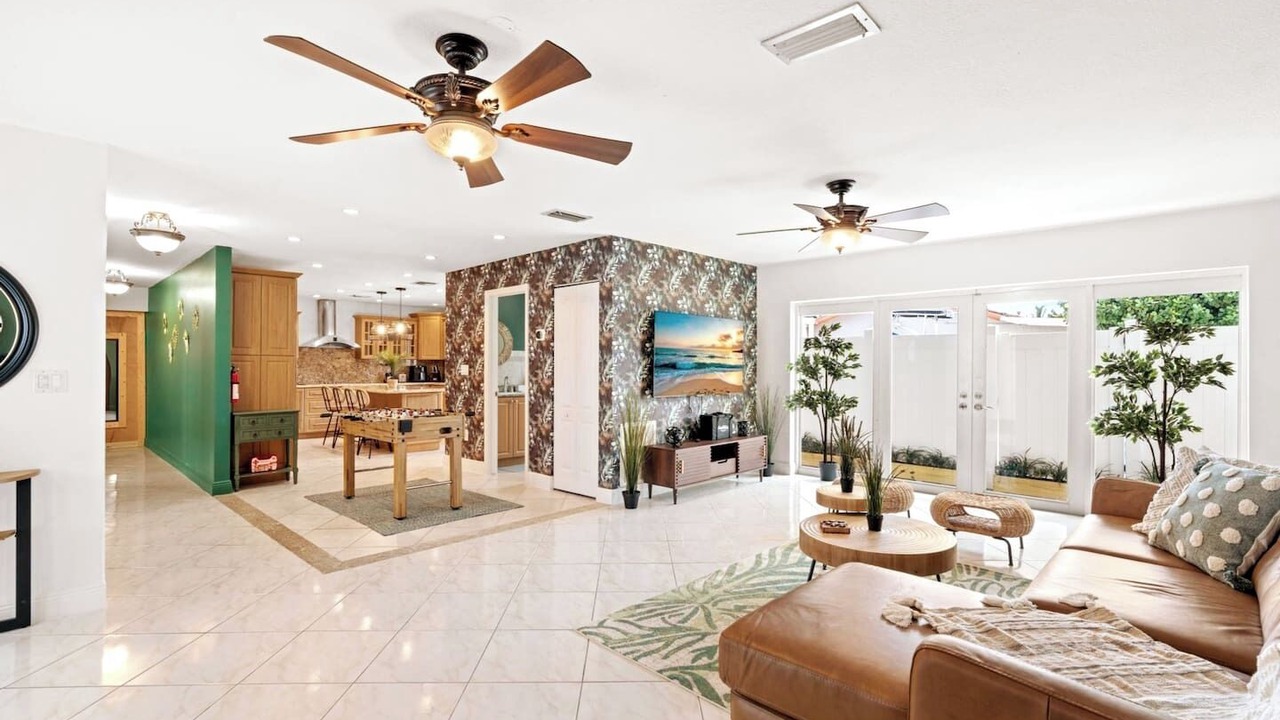 Photo of Livingroom in Ludlam