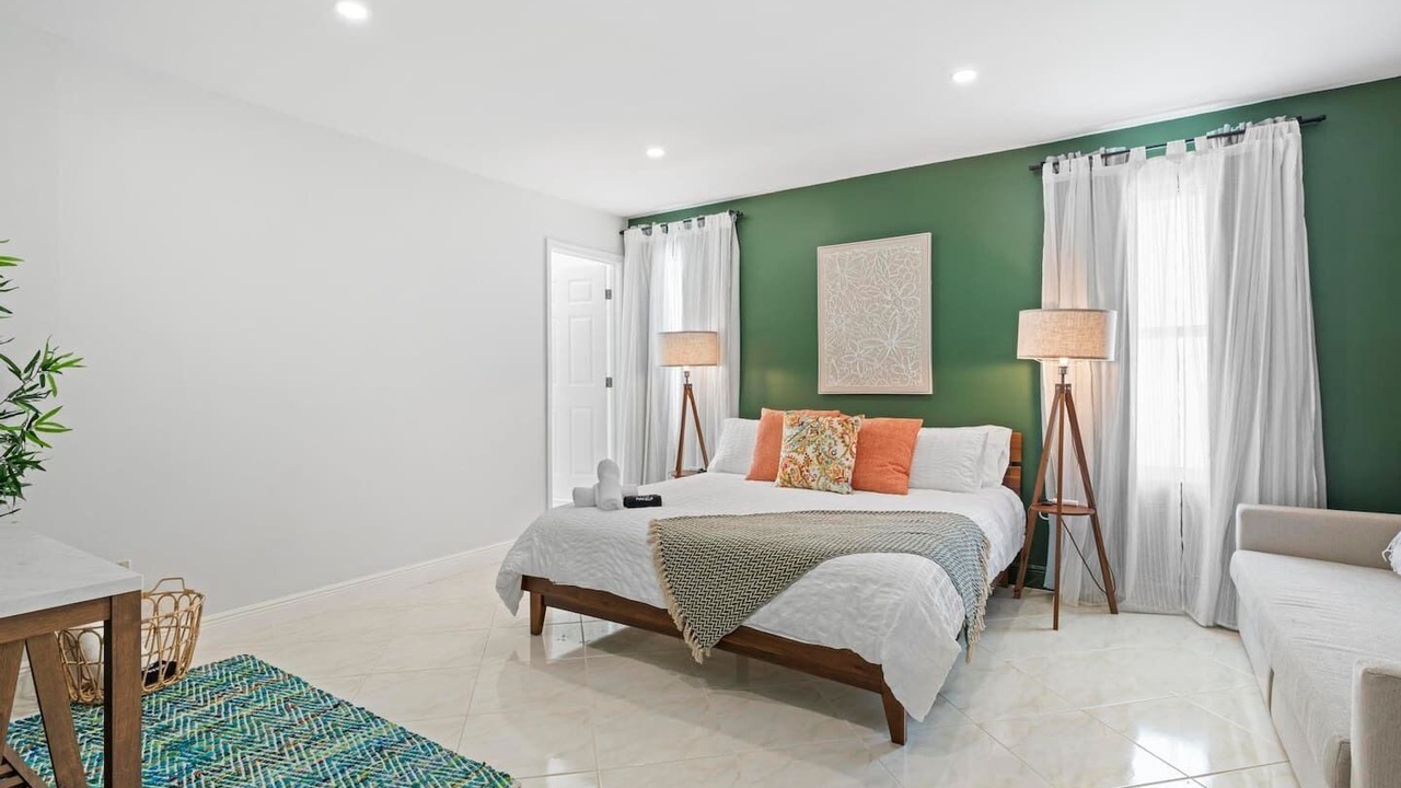 Photo of Bedroom in Ludlam