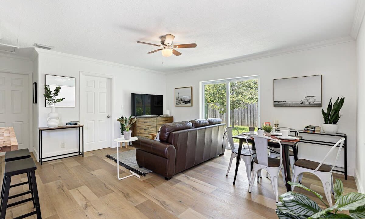 Photo of Livingroom in Sailboat Bend