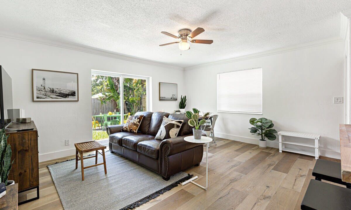 Photo of Livingroom in Sailboat Bend
