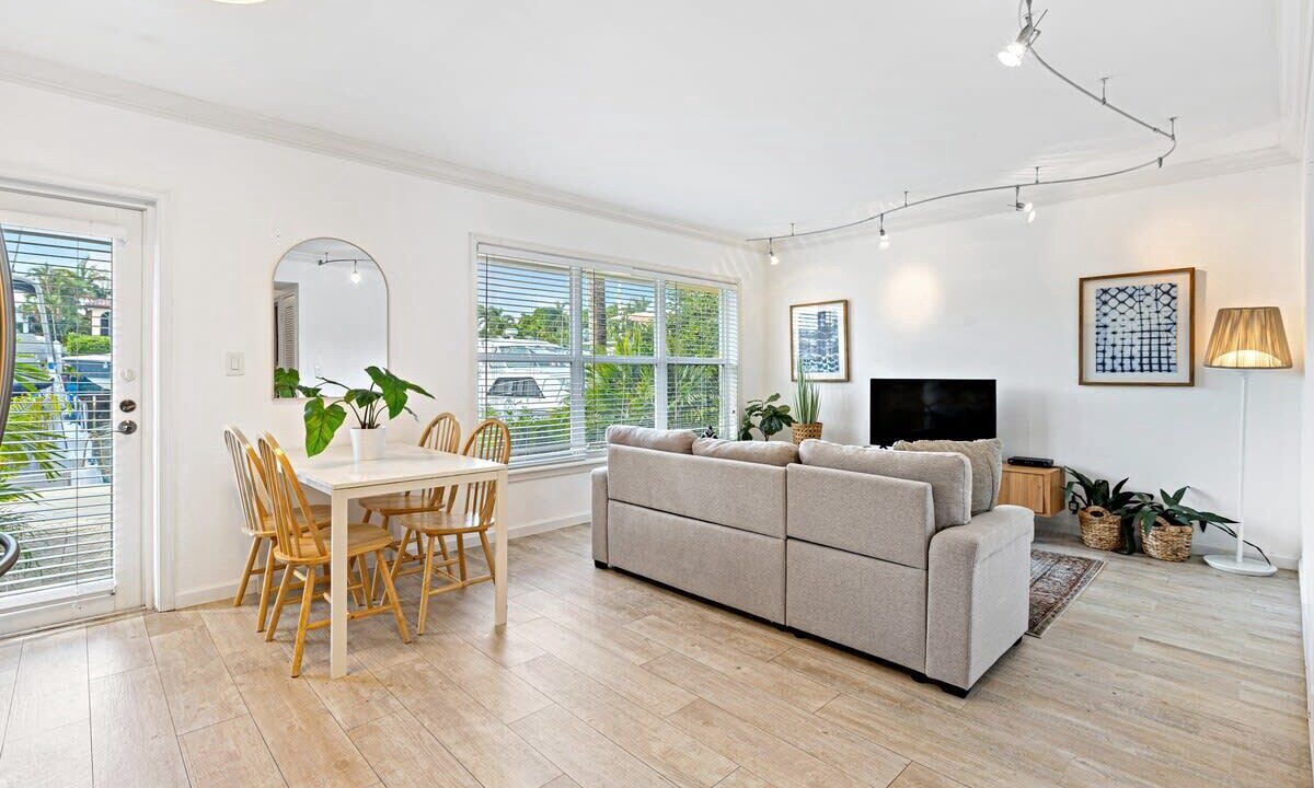 Photo of Livingroom in Hendricks and Venice Isles