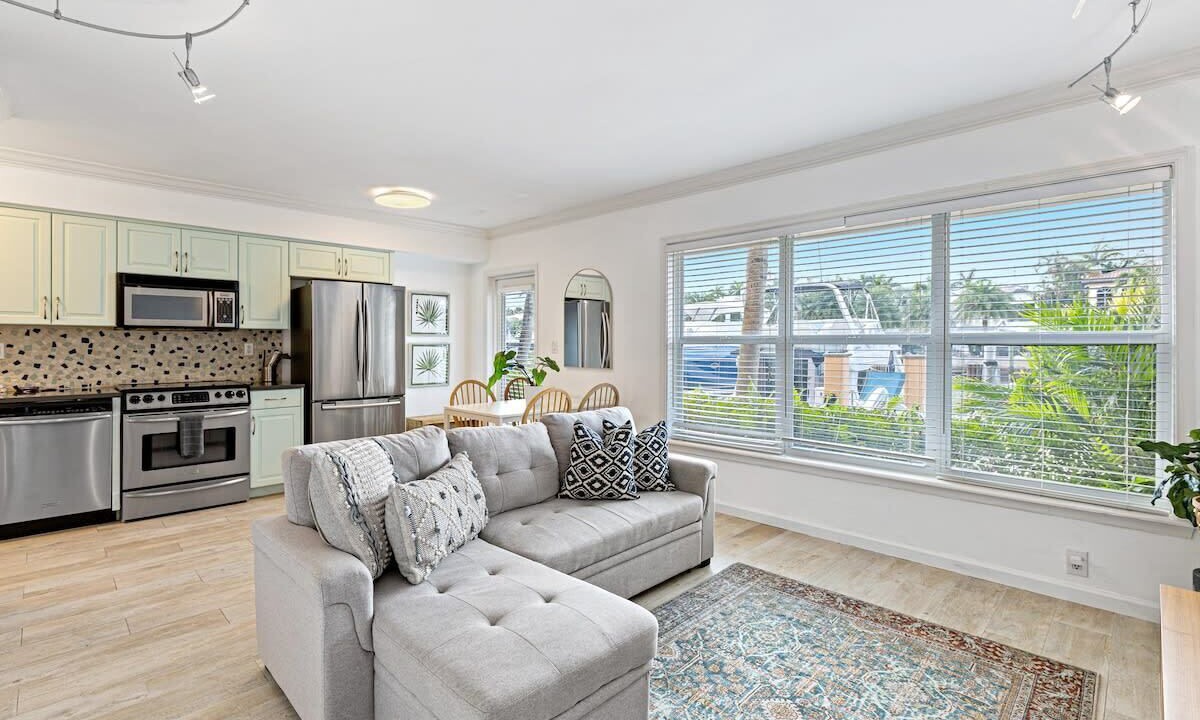Photo of Livingroom in Hendricks and Venice Isles