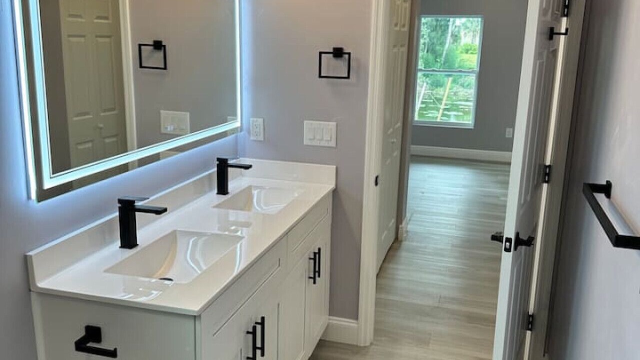Photo of Bathroom in Diplomat
