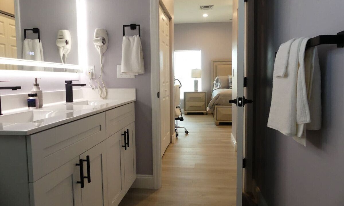 Photo of Bathroom in Diplomat