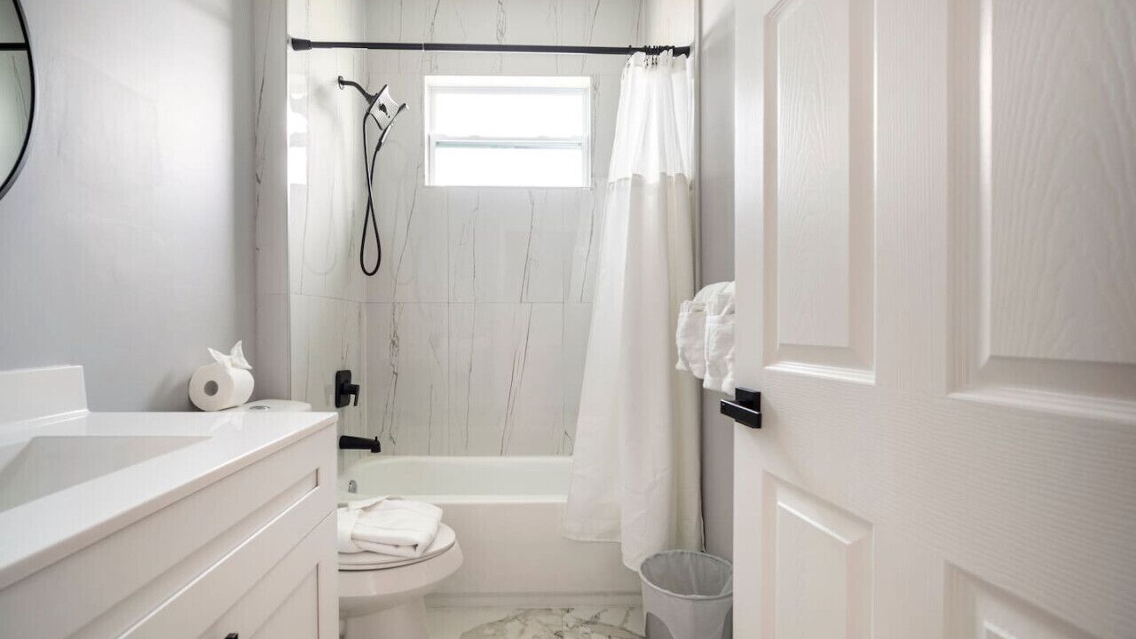 Photo of Bathroom in Jacarandas