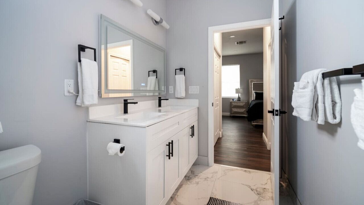 Photo of Bathroom in Jacarandas