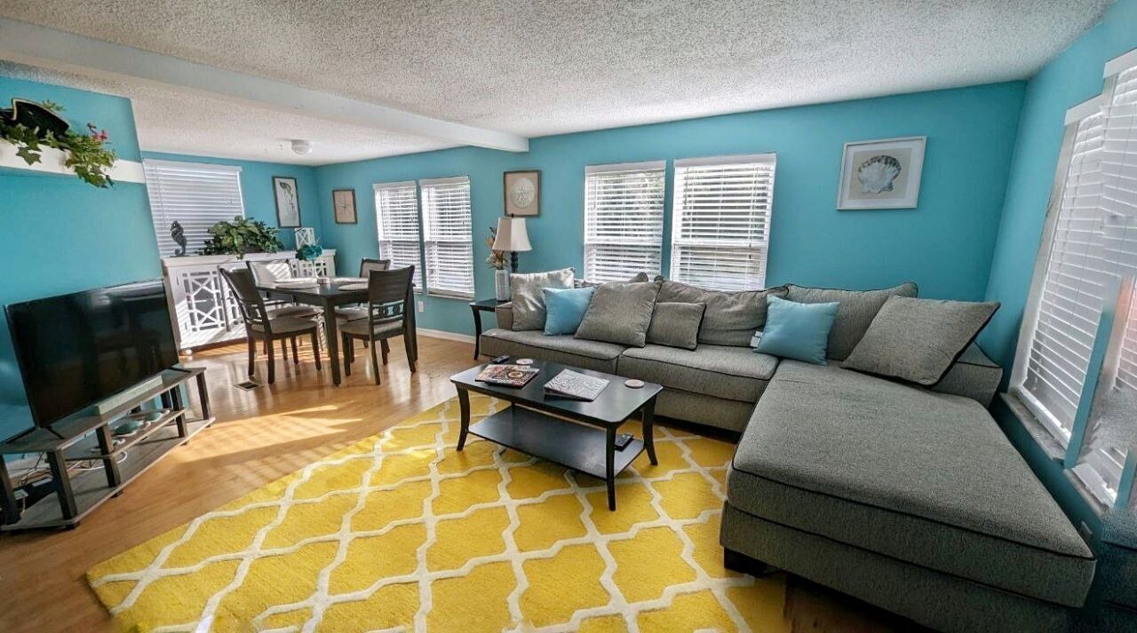 Photo of Livingroom in Edgewater