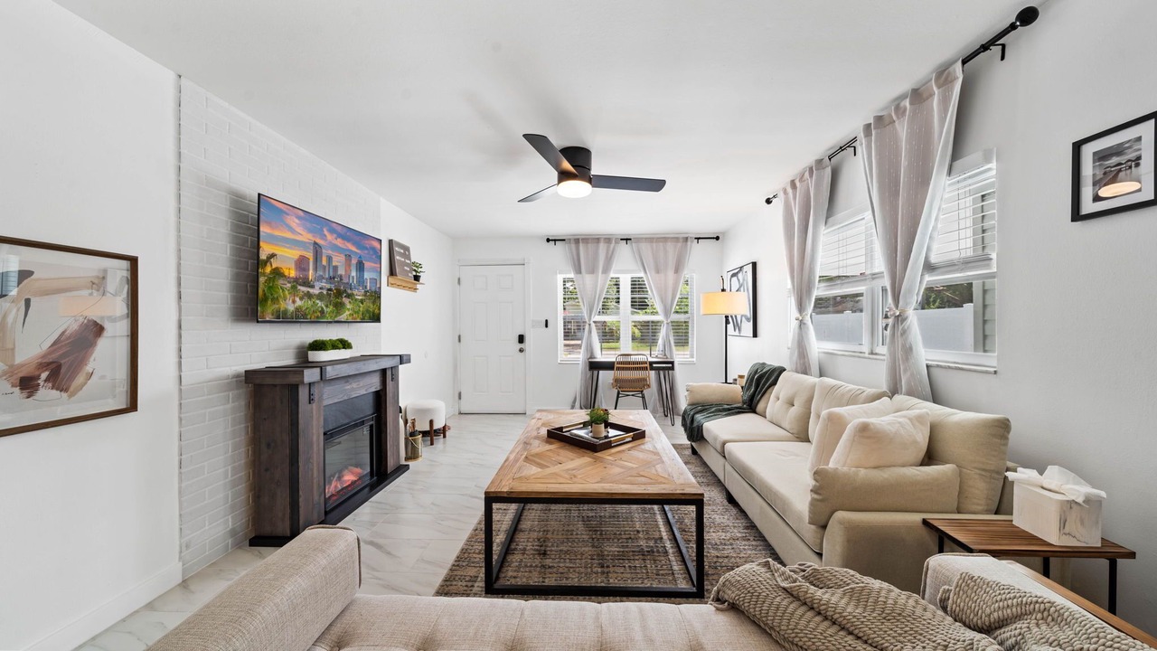 Photo of Livingroom in Oakford Park