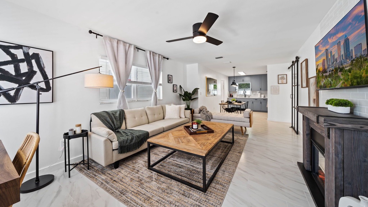 Photo of Livingroom in Oakford Park