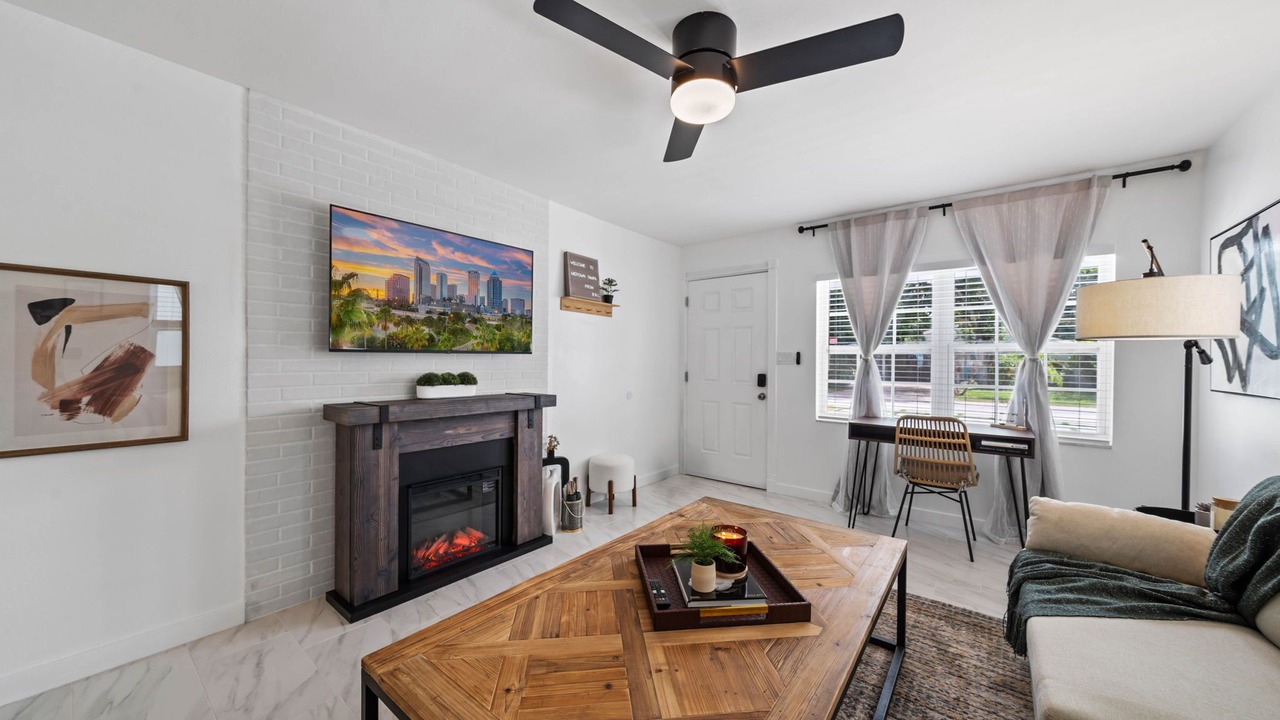 Photo of Livingroom in Oakford Park