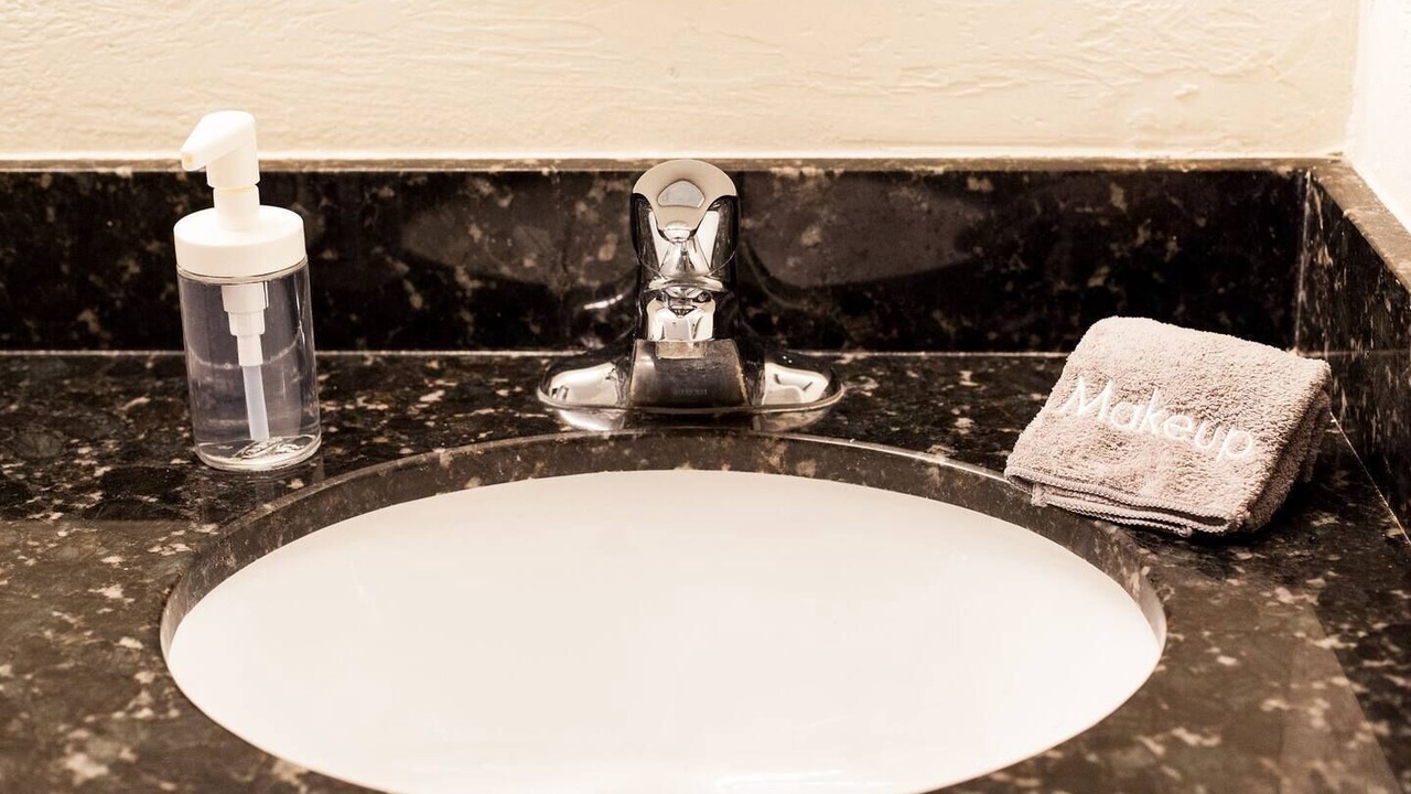Photo of Bathroom in Tropic