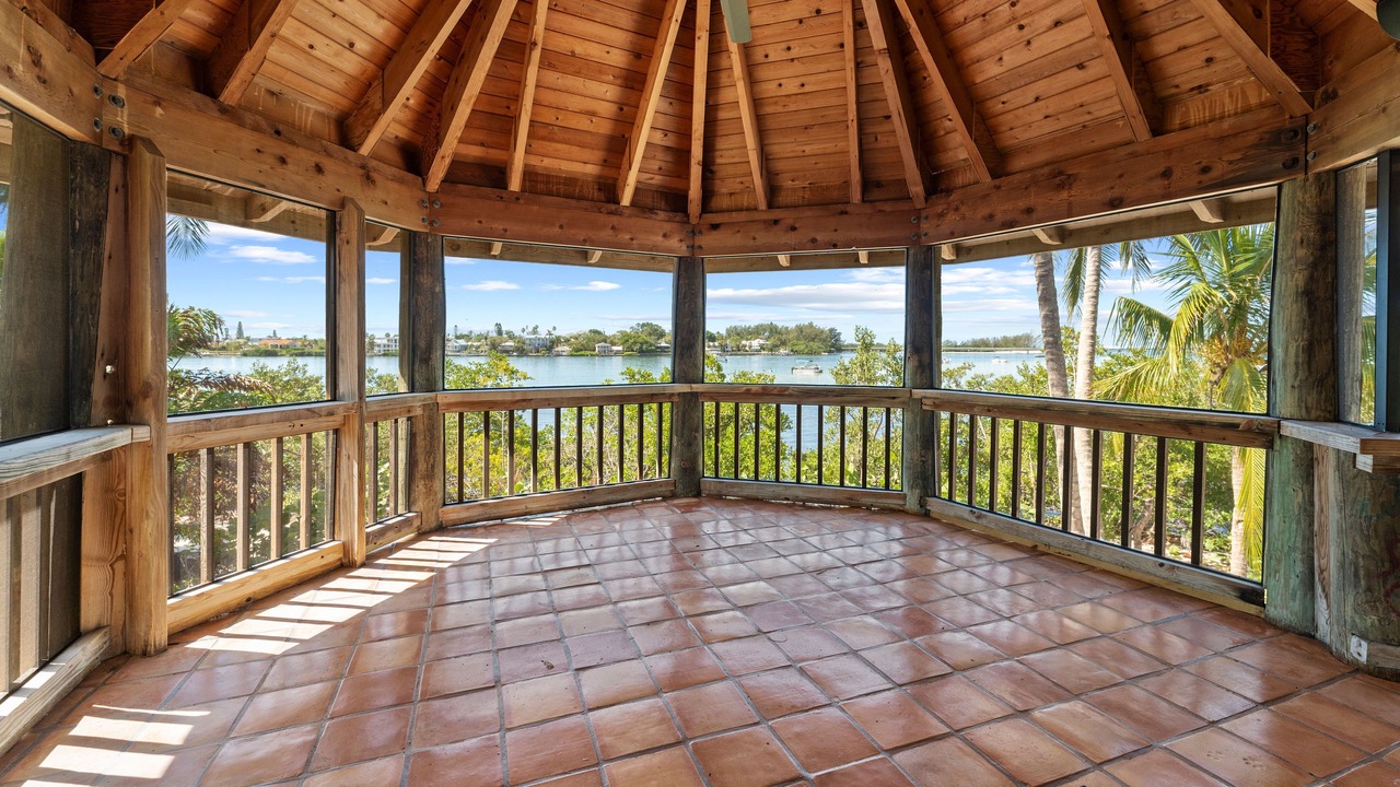 Photo of Patio Balcony in Longbeach Village
