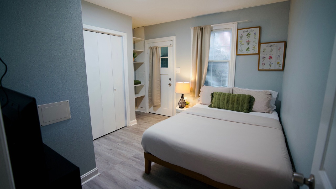 Photo of Bedroom in Lakeshore South