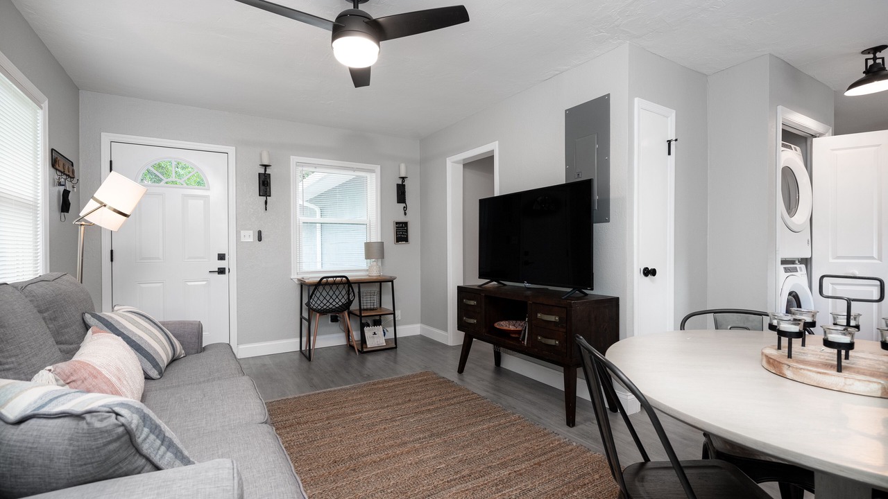 Photo of Livingroom in Historic Uptown