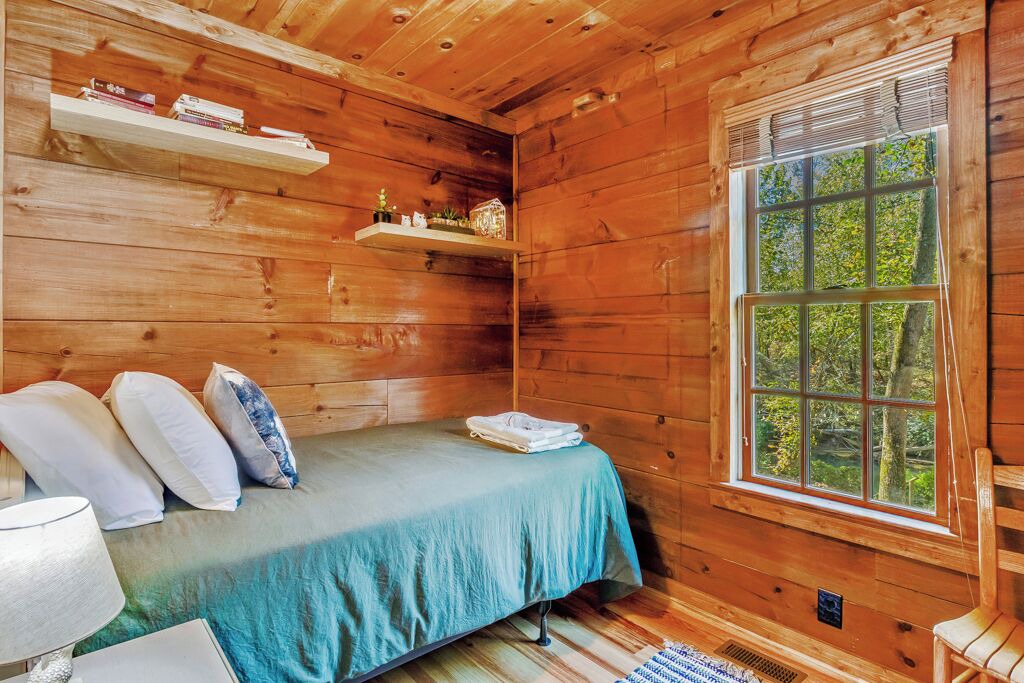 Photo of Bedroom in Rutherfordton