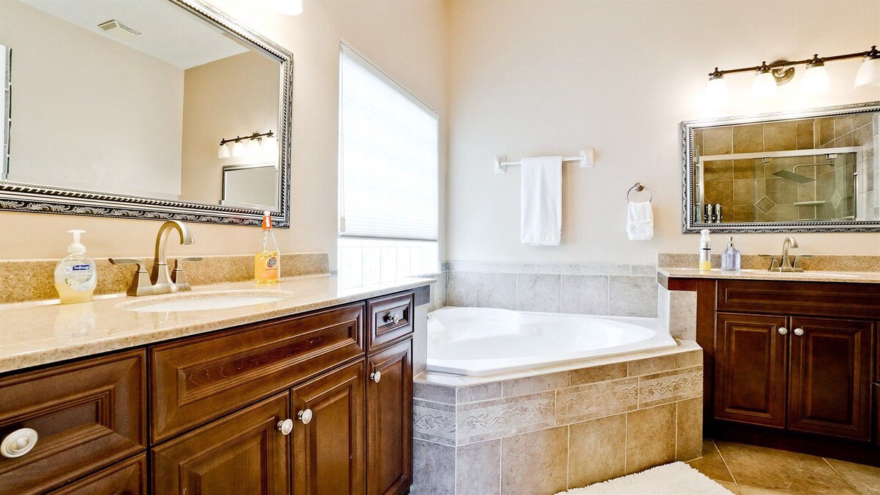 Photo of Bathroom in River Pointe