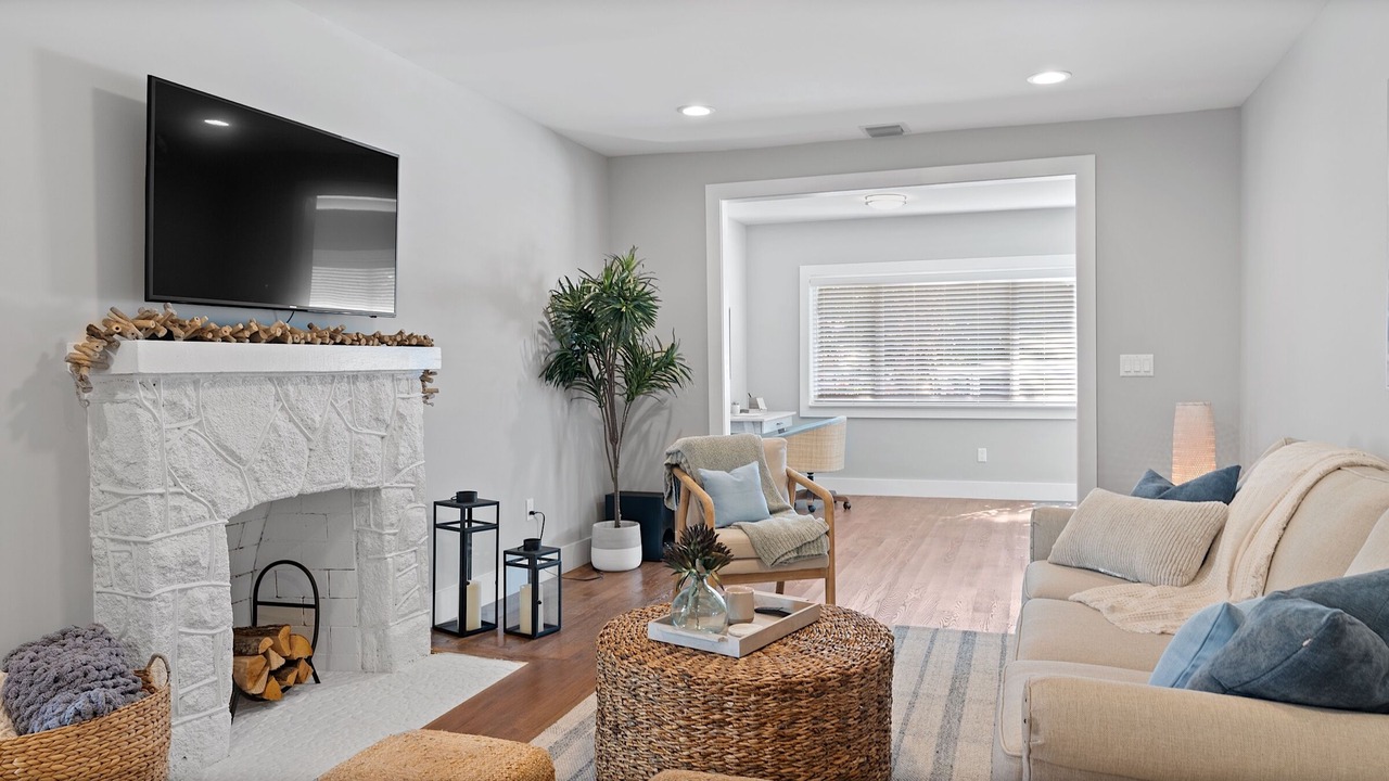 Photo of Livingroom in Parrot Cove