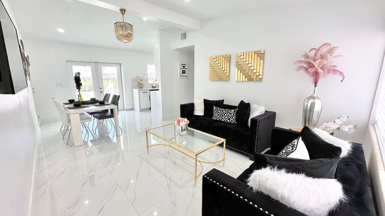 Photo of Livingroom in Ludlam