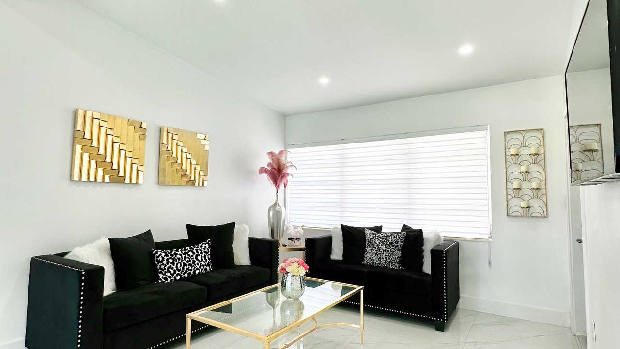 Photo of Livingroom in Ludlam
