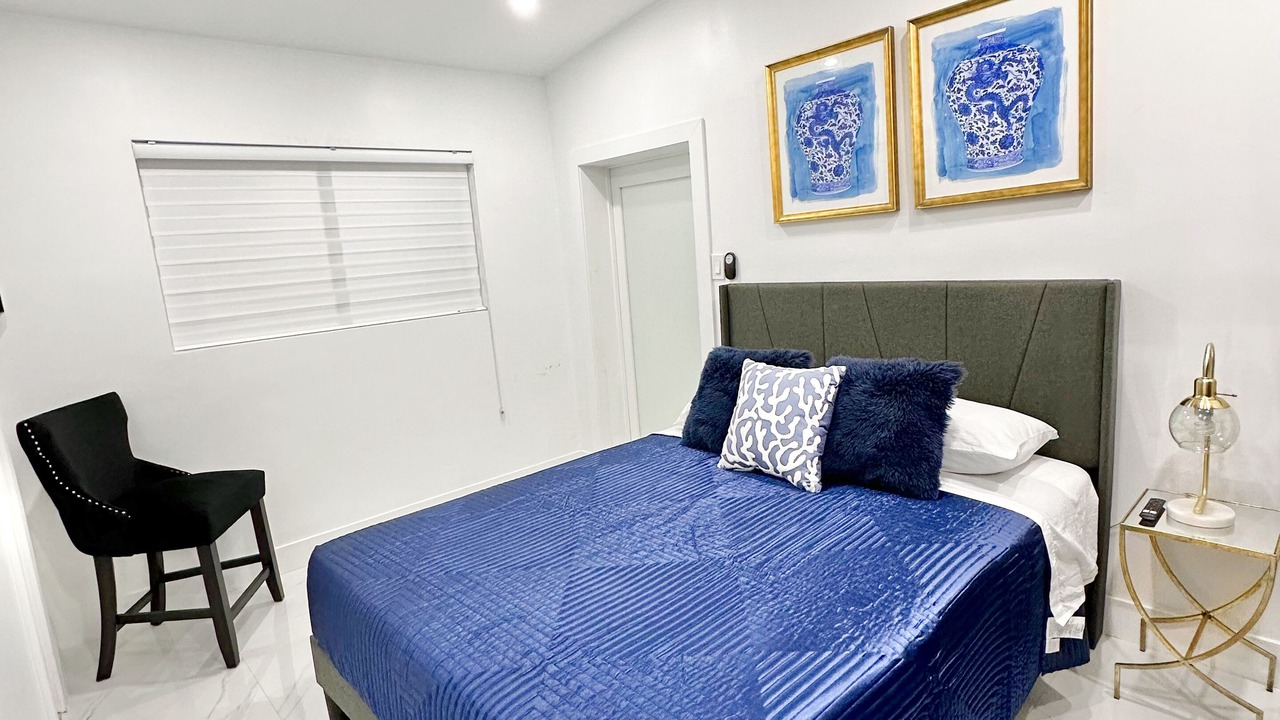 Photo of Bedroom in Ludlam