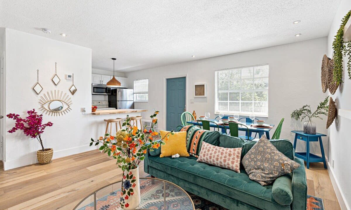 Photo of Livingroom in Sailboat Bend