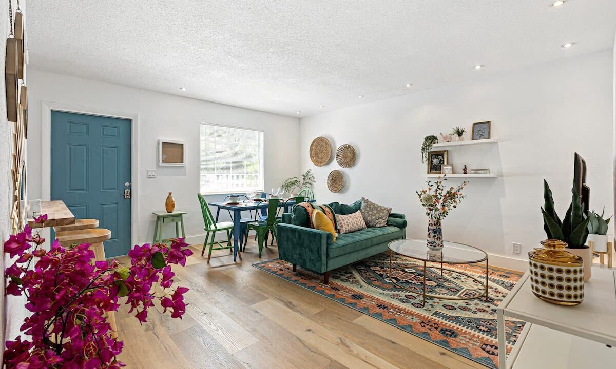 Photo of Livingroom in Sailboat Bend