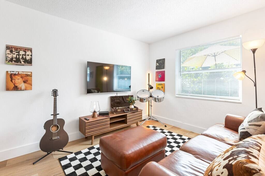 Photo of Livingroom in Sailboat Bend