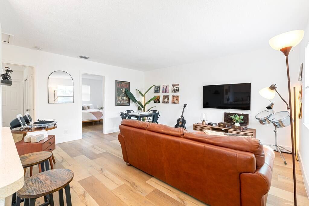 Photo of Livingroom in Sailboat Bend