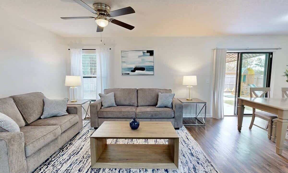 Photo of Livingroom in Brooksville
