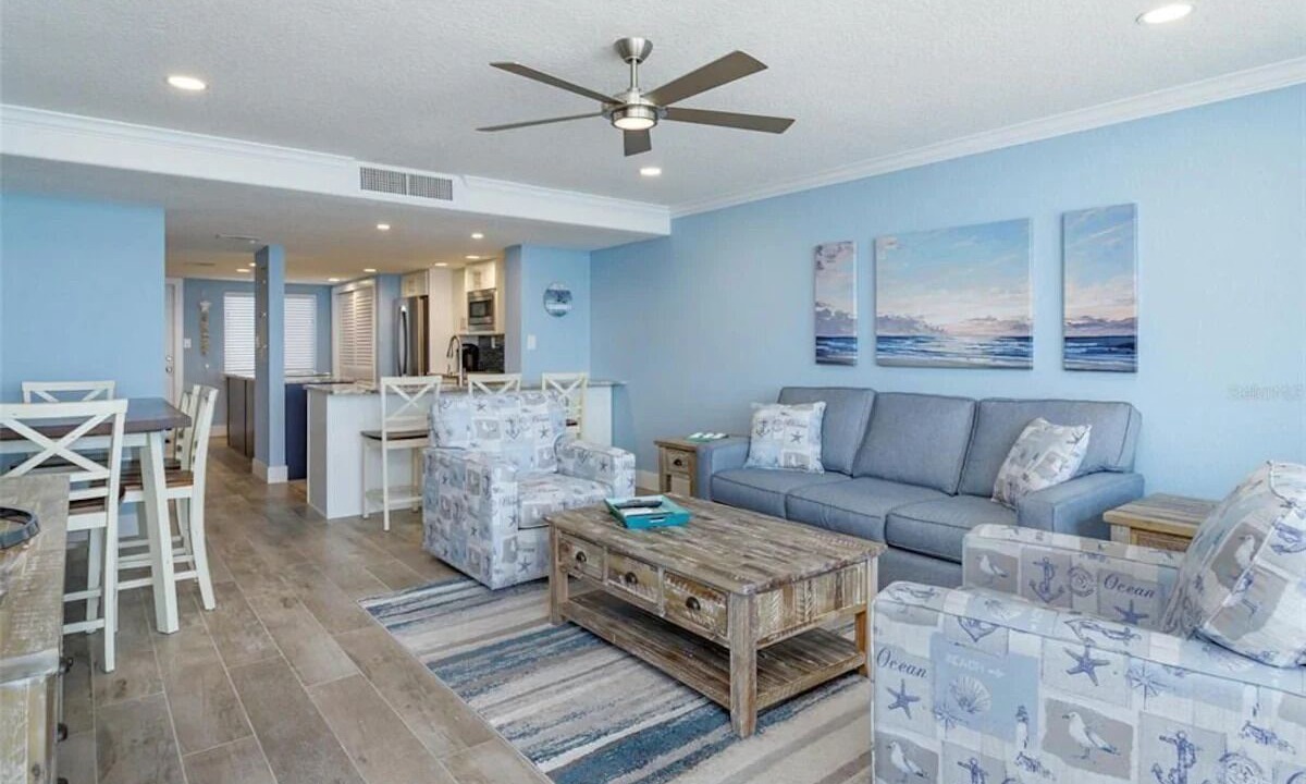 Photo of Livingroom in New Smyrna Beach