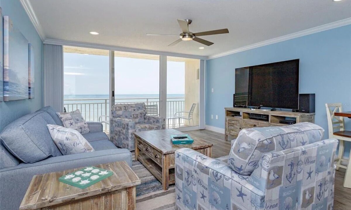 Photo of Livingroom in New Smyrna Beach