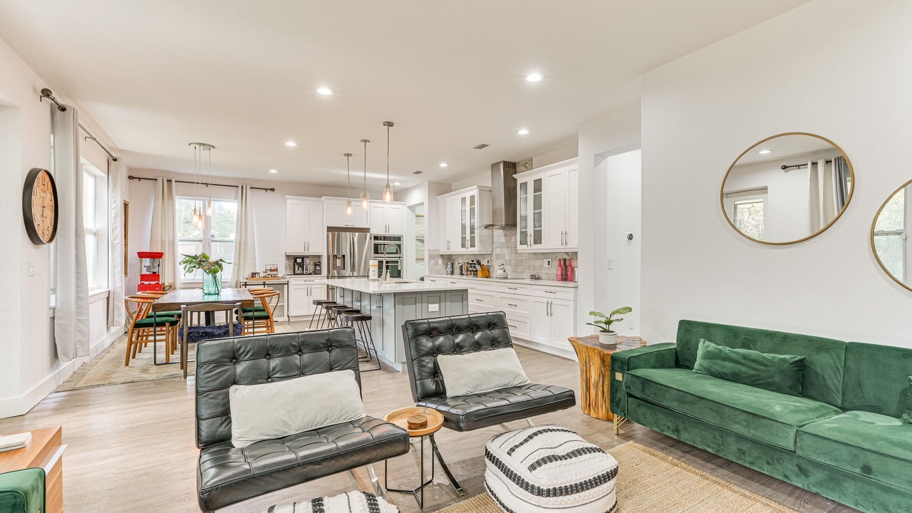 Photo of Livingroom in Bearss Plaza