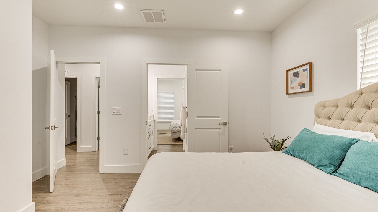 Photo of Bedroom in Bearss Plaza