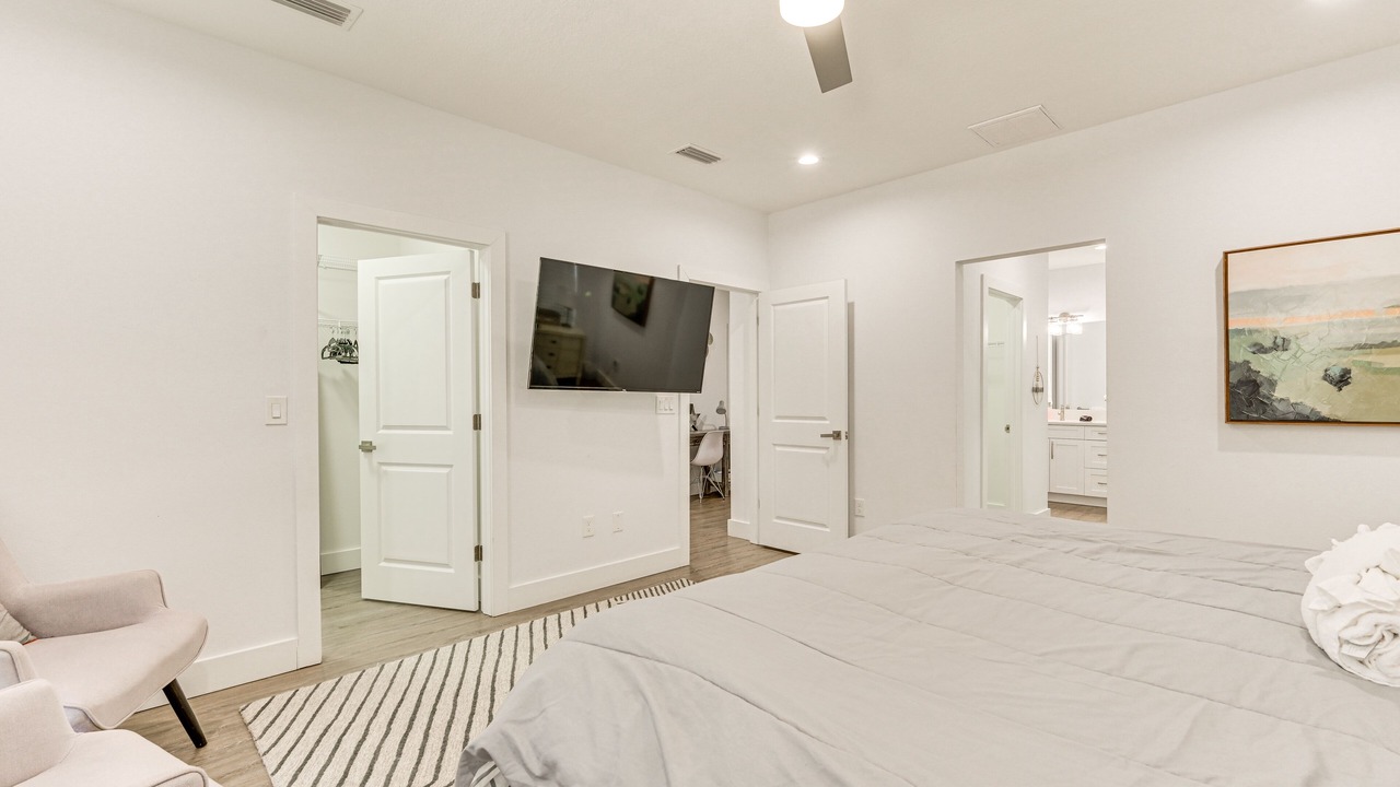 Photo of Bedroom in Bearss Plaza