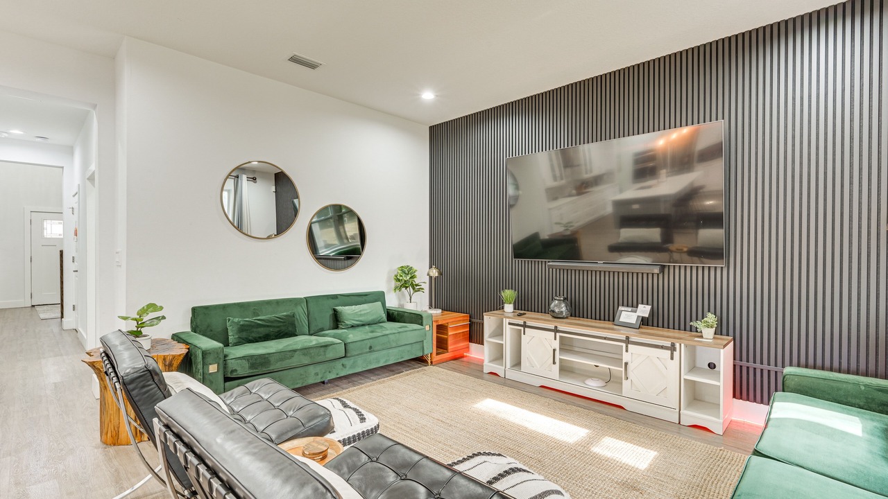 Photo of Livingroom in Bearss Plaza