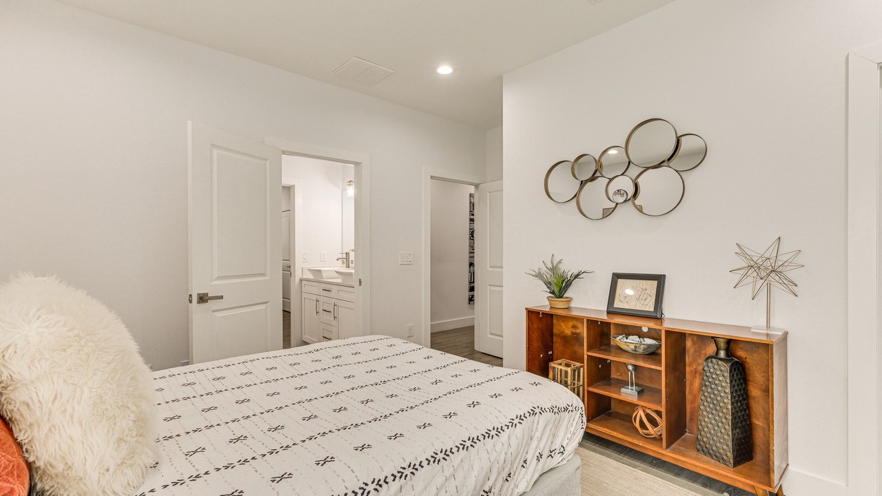 Photo of Bedroom in Bearss Plaza