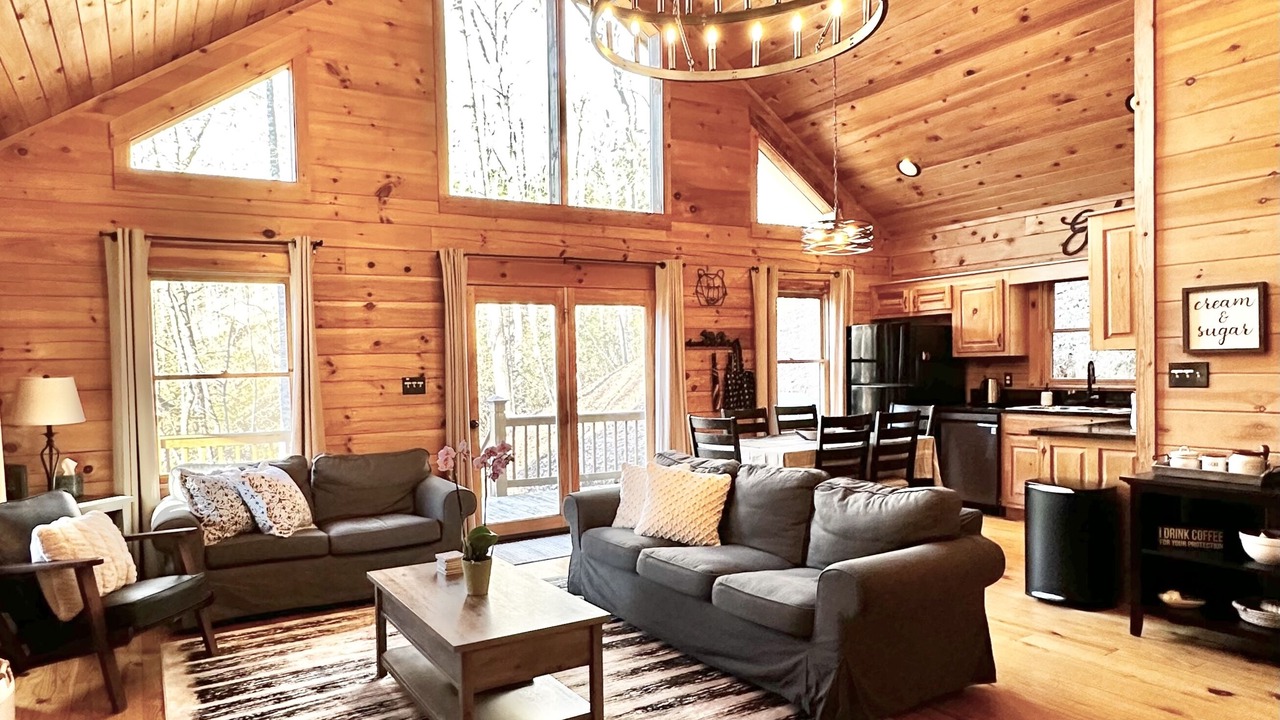 Photo of Livingroom in Dahlonega