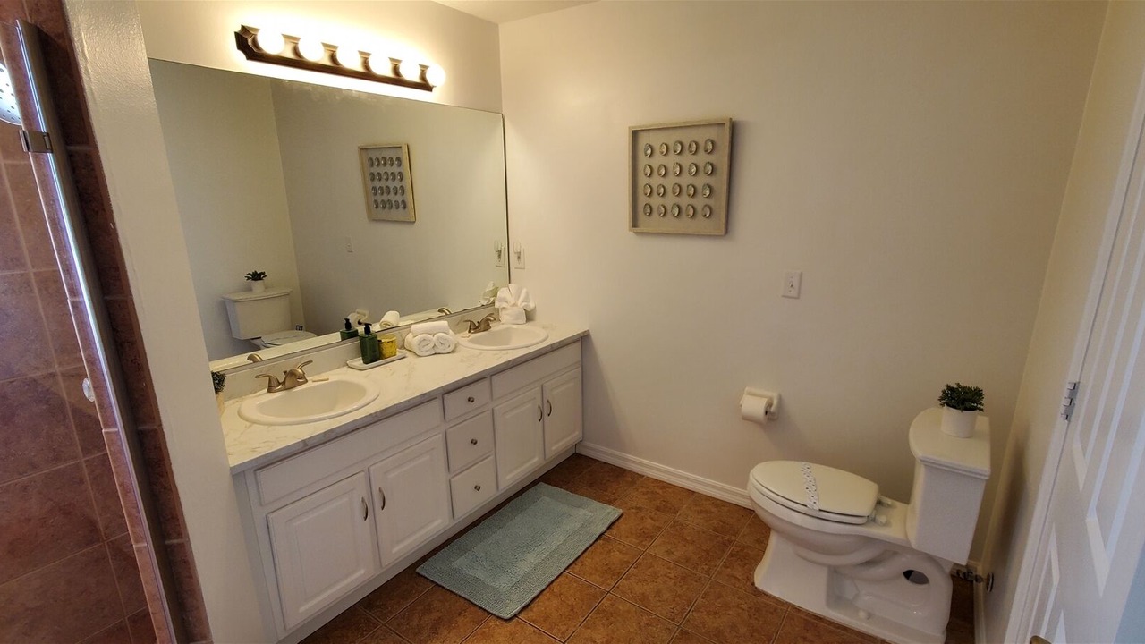 Photo of Bathroom in Groveland
