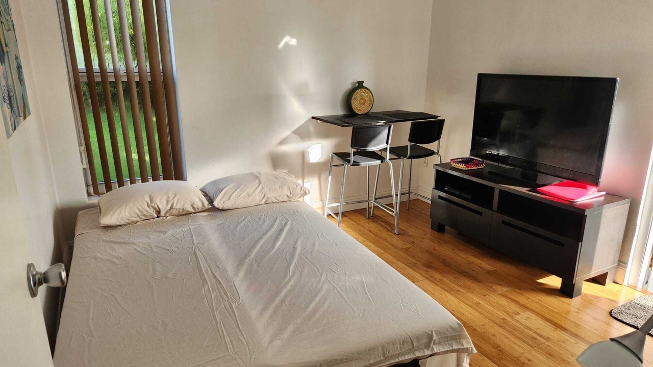 Photo of Bedroom in Ludlam