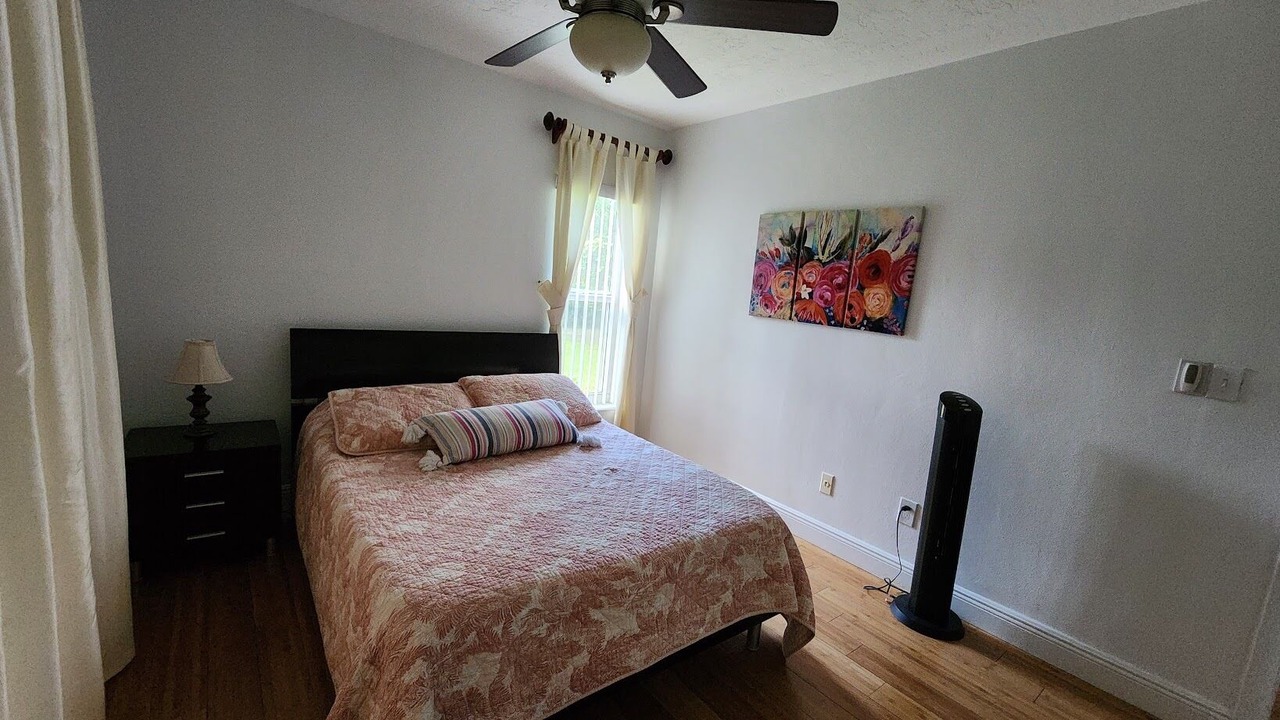 Photo of Bedroom in Ludlam