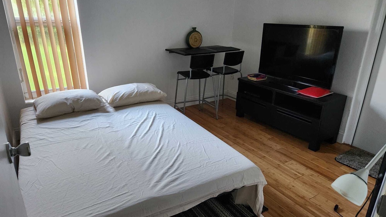 Photo of Bedroom in Ludlam