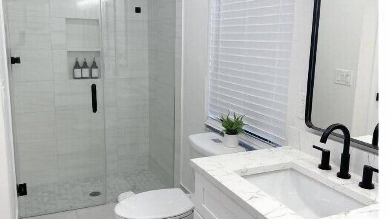 Photo of Bathroom in Venice Gardens