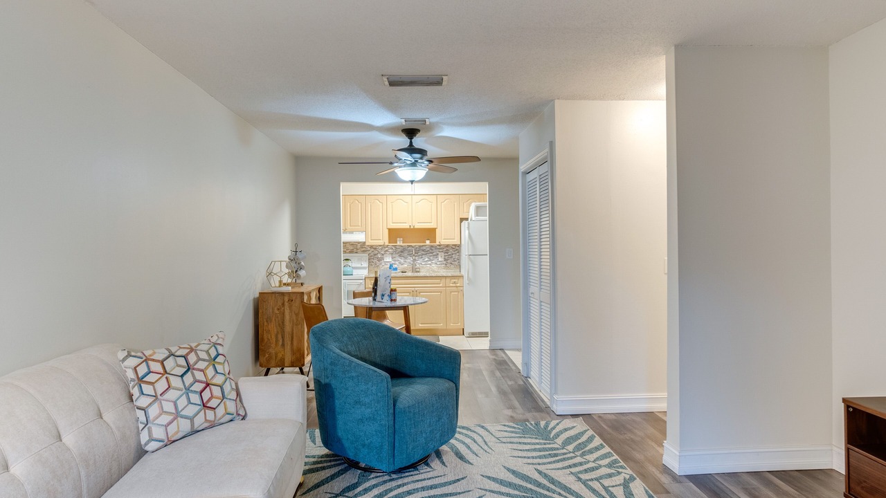 Photo of Livingroom in Gulf Gate Estates