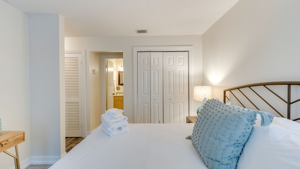 Photo of Bedroom in Gulf Gate Estates