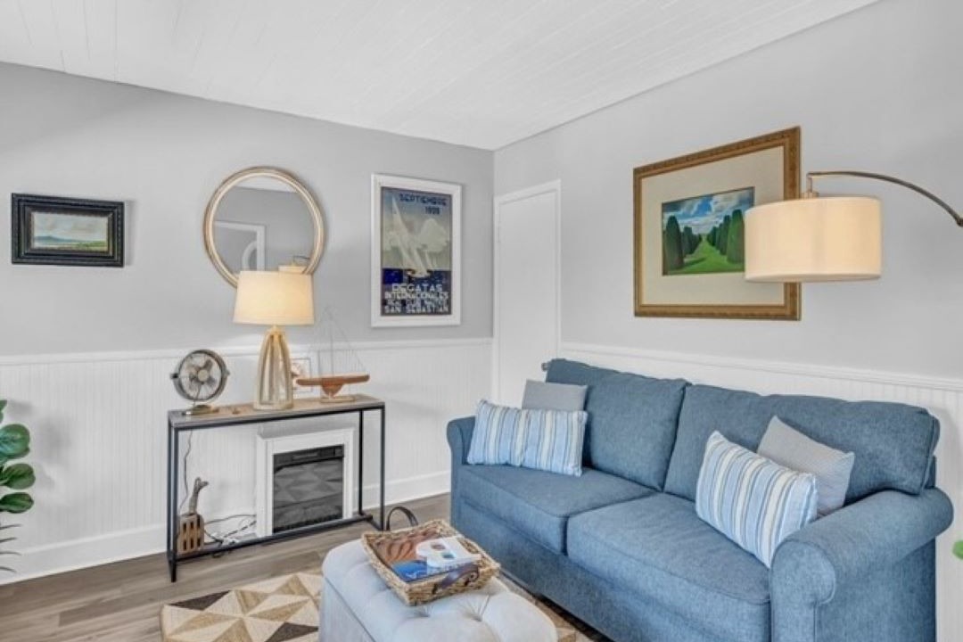 Photo of Livingroom in Central Beach