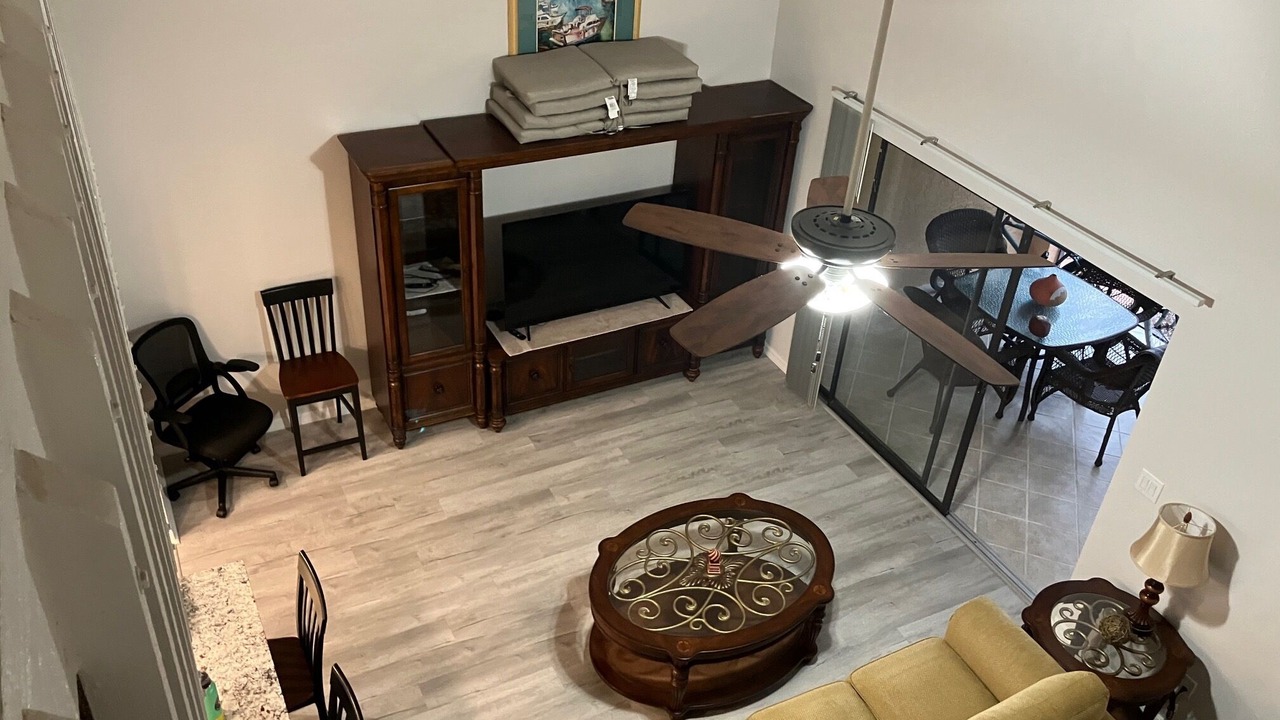 Photo of Livingroom in Riverbend Country Club