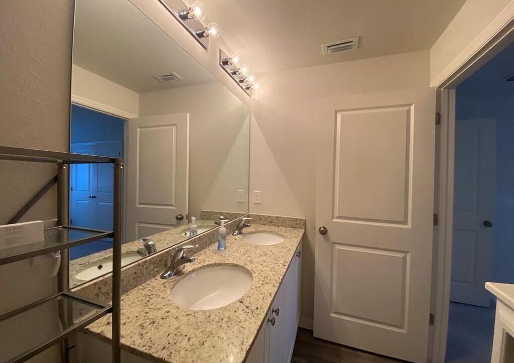 Photo of Bathroom in Jacarandas
