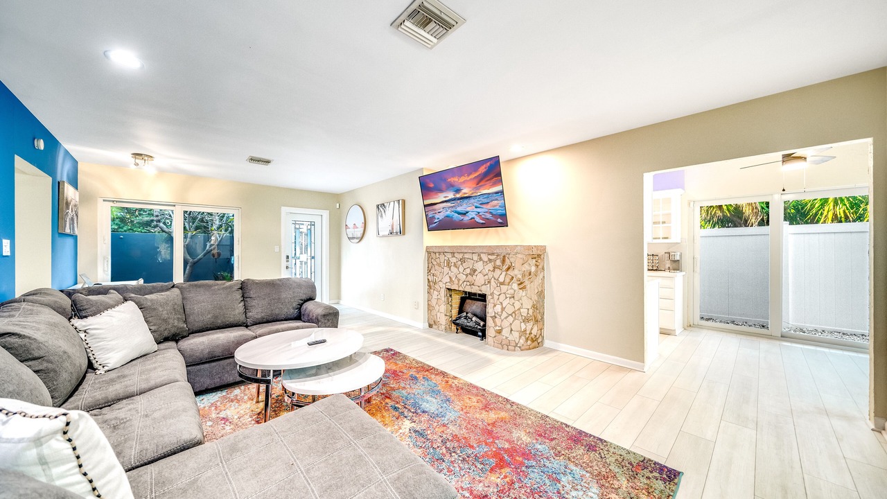 Photo of Livingroom in Lauderdale Beach