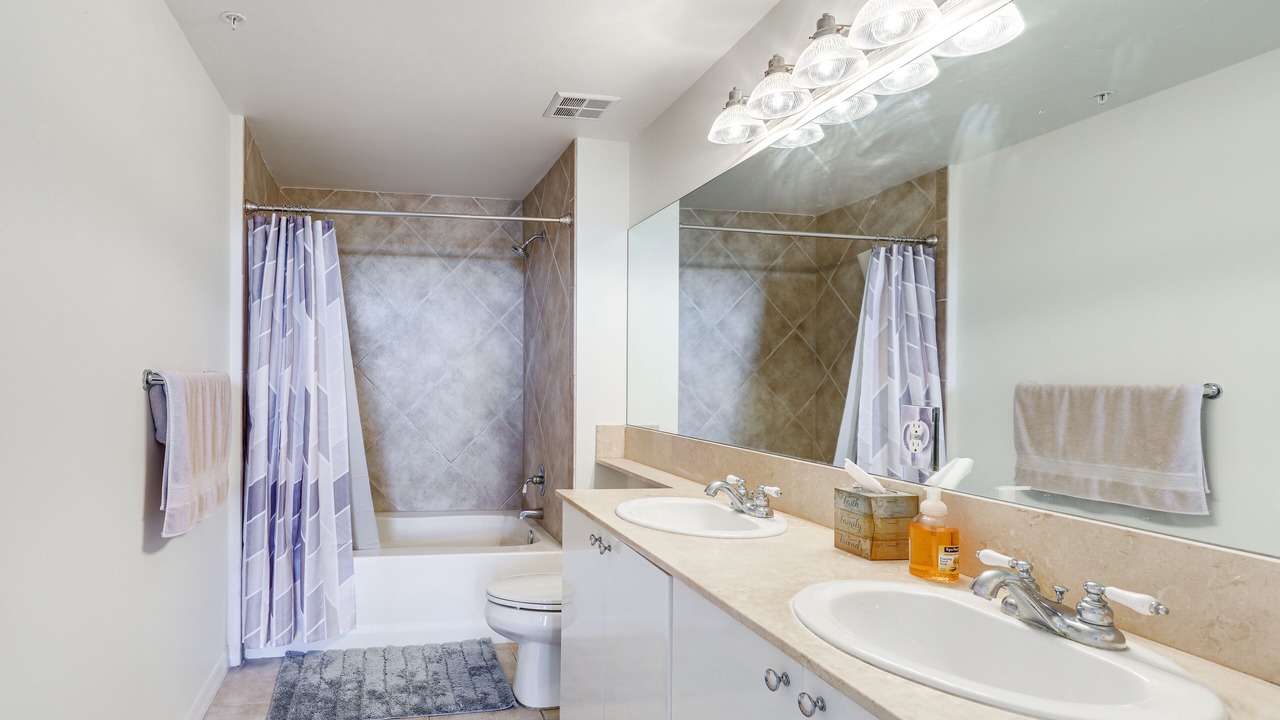 Photo of Bathroom in East Ocean Ave
