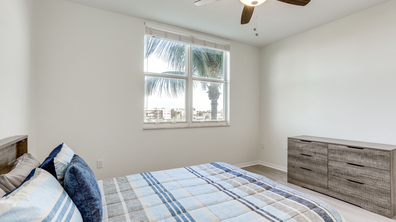 Photo of Bedroom in East Ocean Ave